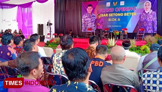 Sambutan walikota pembukaan pasar Setono Betek. (FOTO: Canda Adi Surya/TIMES Indonesia)