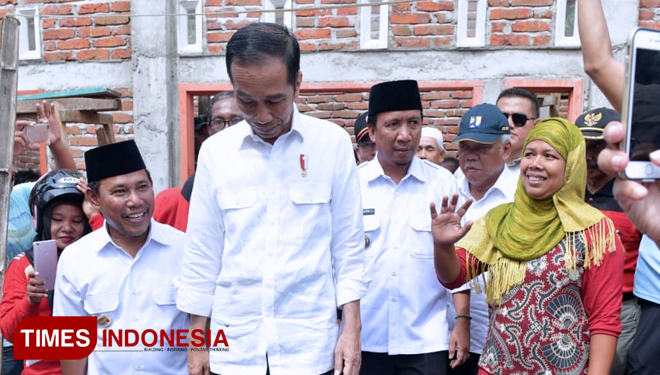 Jokowi-ke-donggala-2.jpg