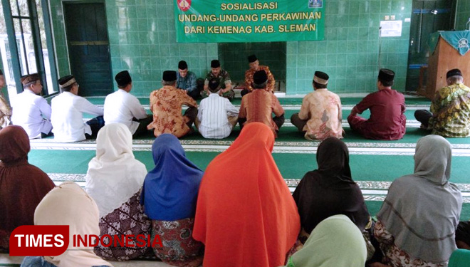 Penyuluhan Undang Undang Perkawinan oleh Kemenag di Masjid Al Muttaqin Desa Balecatur, Kecamatan Gamping, Sleman. (FOTO: AJP TIMES Indonesia)