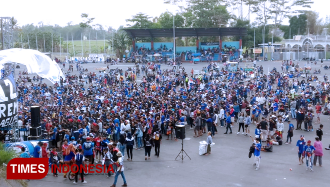 Arema Fc Vs Persita Tanpa Tiket Aremania Harus Rela Nonton