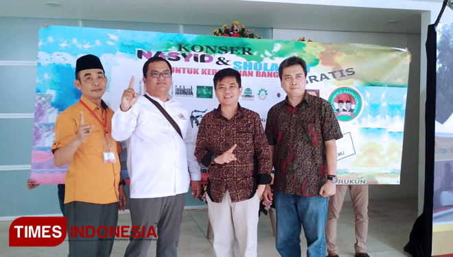 Didi Apriadi JMC (dua dari kanan)(FOTO: Alfi Dimyati/TIMES Indonesia)
