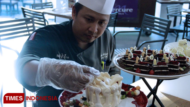 Aneka cake yang unik akan dihidangkan pada perayaan Halloween 31 Oktober mendatang di Hotel Mercure Grand Mirama Surabaya, Senin (22/10/2018).(FOTO : Lely Yuana/TIMES Indonesia)