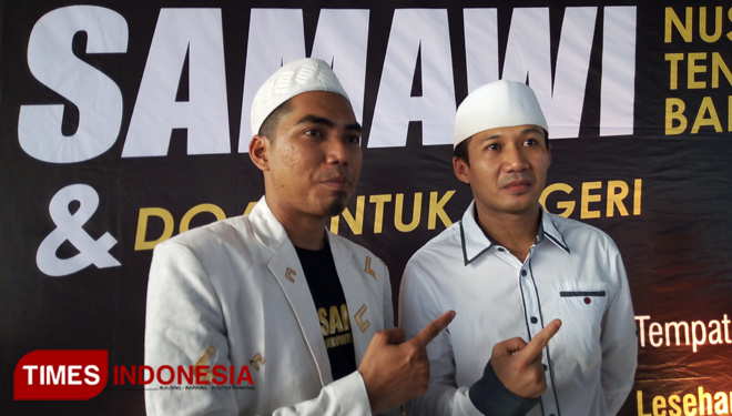 Koordinator Wilayah Samawi NTB, TGH Lalu Abussulhi Khairi (kiri). (FOTO: Anugrah Dany/TIMES Indonesia) 