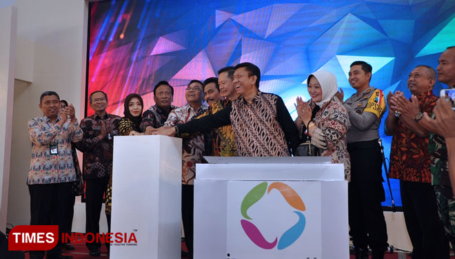 Bupati Gresik Sambari Halim Radianto bersama Forkopimda saat meresmikan Icon Mall (FOTO: Humas Pemkab Gresik for TIMES Indonesia)