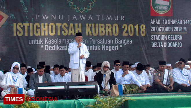 Kyai Ma'aruf Amin saat memberikan sambutan dalam Istighotsah Kubro di GOR Delta Sidoarjo.(FOTO: Adhitya Hendra/TIMES Indonesia)