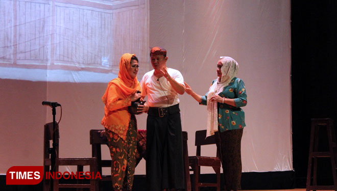 Pementasan ludruk Jejak - jejak Cak Durasim, sang pahlawan sekaligus legenda ludruk Surabaya di Balai Pemuda Surabaya, Sabtu (27/10/2018).(Foto: Lely Yuana/TIMES Indonesia)