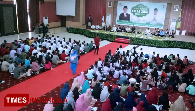 Kegiatan Pemuda Membaca Kitab Suci. (FOTO: Humas Kemenpora for TIMES Indonesia)
