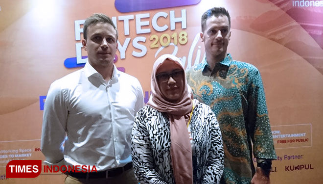Dari Kiri ke kanan Michal Lukasik-CEO of ALFA Finance, Adinda-Direktur Utama Kredit Cepat,Ingars Zagorskis- Co Founder of Kredit Cepat. (FOTO: Alfa Finance Indonesia For TIMES Indonesia)