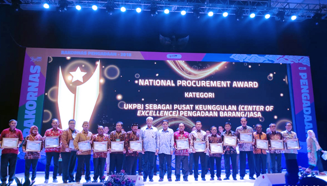Pemerintah Kota Kediri bersama daerah lain meraih penghargaan National Procurement Award 2018 (FOOT: Istimewa)