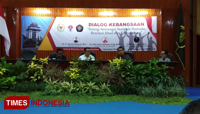Wakil MPR RI Ahmad Basarah saat mengisi dialog kebangsaan di Gedung Widyaloka UB. (FOTO: Imadudin Muhammad/Times Indonesia)