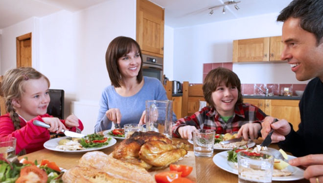 Illustration: eat with family. (Photo: medaviesmallsteps)