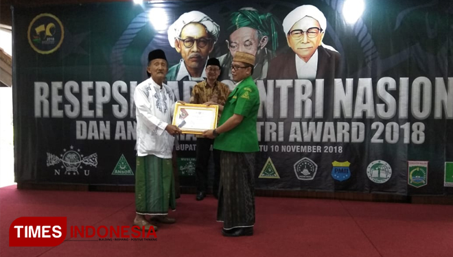 Bermodal Rp 20 Ribu Perbulan Selama Jadi Santri, Kini Sukses Sabet Santri Award 2018