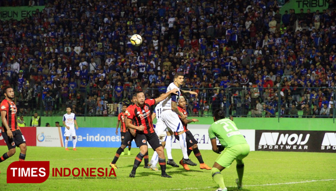 Pertandingan Arema FC melawan Perseru Serui beberapa pekan lalu. (FOTO: Tria Adha/TIMES Indonesia)