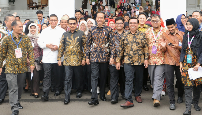 Presiden Joko Widodo menerima perwakilan para generasi milenial (Foto: setkab)