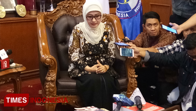 Bupati Indramayu, Anna Sophana saat bertemu Mendagri Tjahjo Kumolo di Kantor Kemendagri, Jakarta Pusat. (FOTO: Hasbullah/TIMES Indonesia).