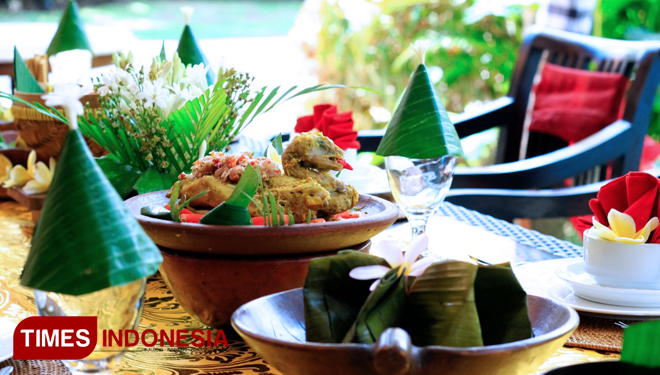 Sensasi kuliner khas Bali yakni hidangan Megibung yang ditawarkan di Ubud Cottage Malang. (FOTO: Tria Adha/TIMES Indonesia)