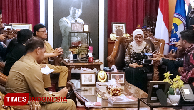 Bupati Indramayu Anna Sophana saat menemui Mendagri RI Tjahjo Kumolo di Kemendagri, Jakarta. (FOTO: Hasbullah/TIMES Indonesia)