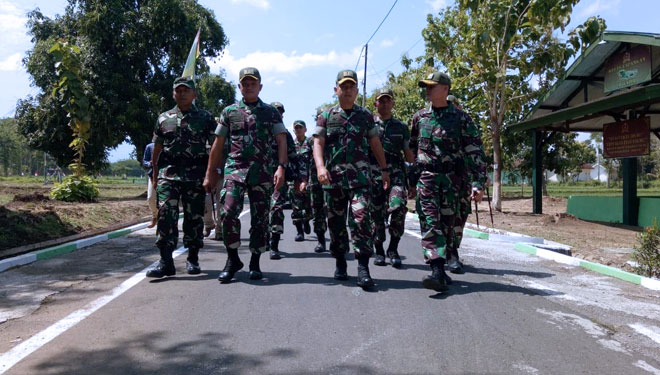 Kasdam V/Brawijaya, Brigjen TNI Bambang Ismawan meninjau beberapa titik latihan di Dodiklatpur, Asembagus, Situbondo, Rabu (14/11/2018).(Foto : Istimewa)