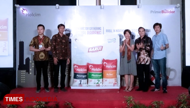 Launching produk terbaru Semen Holcim, di Jember, Rabu (14/11/2018). (Foto: Sofy/TIMES Indonesia)