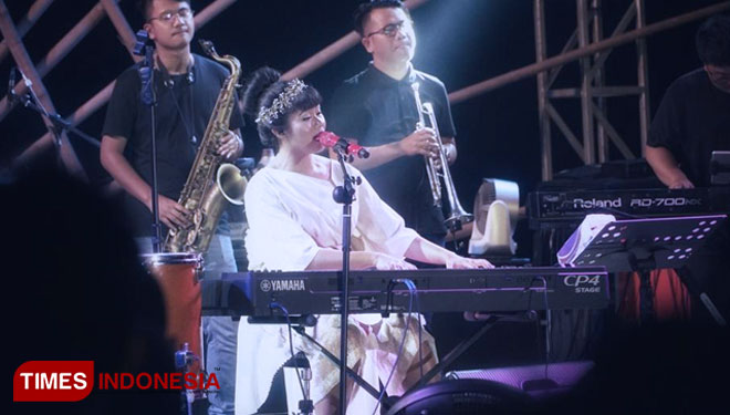Penampilan beberapa artis pada pagelaran Senggigi Sunset Jazz 2017 di Pantai Senggigi. (FOTO: Humas Lo-Bar for TIMES Indonesia) 