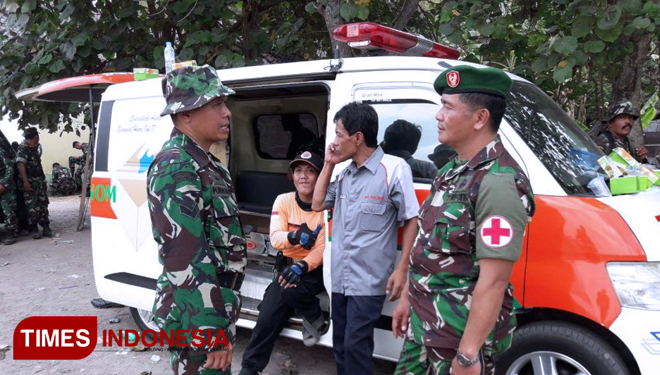Tim kesehatan lengkap dengan ambulans. (FOTO: AJP TIMES Indonesia)