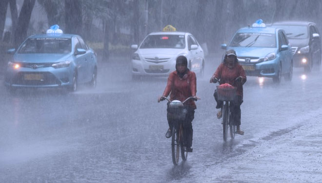 Ilustrasi hujan mengguyur Jakarta (Foto: Antara/ Wahyu Putro A)