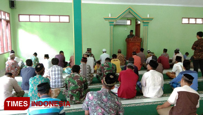 Ibadah sholat di Masjid Nurul Jannah, Desa Balecatur, Gamping, Sleman. (FOTO: AJP/TIMES Indonesia)