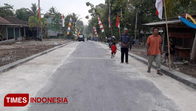 Jalan di Desa Balecatur, Kecamatan Gamping, Sleman. (FOTO: AJP/TIMES Indonesia)