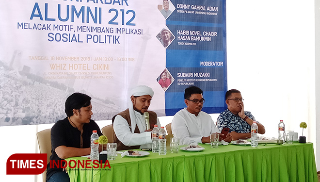 Donny Gahral Adian (dua dari kanan) dalam Diskusi bertajuk 'Reuni Akbar Alumni 212: Melacak Motif, Menimbang Implikasi' di Whiz Hotel, Jl. Cikini Raya, Jakarta Pusat, Jumat (16/11/2018). (FOTO: Rahmi Yati Abrar/TIMES Indonesia)