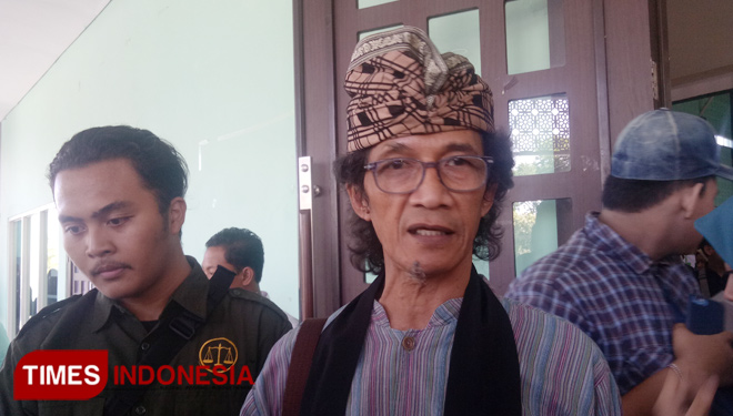 Pegiat pendidikan Sulistianto Soejoso saat menghadapi awak media, Jum'at 16/11/2018(FOTO:Nasrullah/TIMES Indonesia)