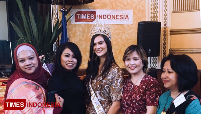 Miss Peagant of The World, Gael Cameron, mengajak bergoyang masyarakat Indonesia di Sydney acara penggalangan dana untuk korban gempa Palu di Australia. (Foto: Riyanto/TIMES Australia)