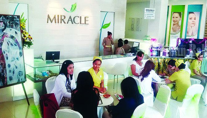 One of the skin treatment at Miracle Aesthetic Clinic. (FOTO: Tribunnews)