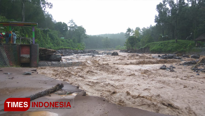 Kondisi Sungai Badeng Songgon sesaat pasca banjir bandang pada bulan Juni 2018 lalu (FOTO: Rizki Alfian/TIMESIndonesia)