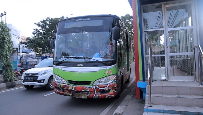 Transportasi massal Bus Rapid Transit yang beroperasi di Tanggerang(Foto: Anggun T/Okezone)