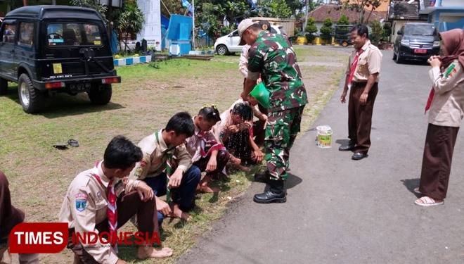 Pelantikan Anggota Pramuka SWK koramil Donomulyo 0818/ 11 Donomulyo. (FOTO: AJP TIMES Indonesia)