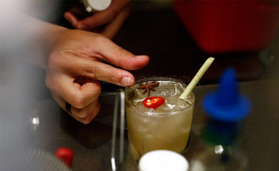 Minuman Cay Do Vong ini menggunakan olahan cardamom, cloves, cocktail, dan Kaffir lime leaves. (Foto : Tria Adha/TIMES Indonesia).