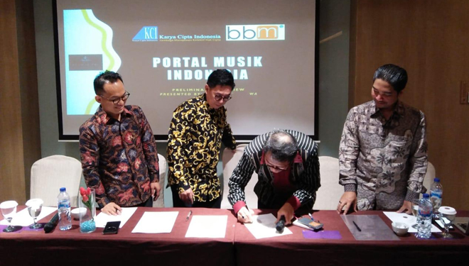 Penandatangan MoU antara KCI dan BBM, (ki-ka) Prof. Firdaus, Dr. Sonny Lam, Dharma Oratmangun dan Jhody A Prabawa, Senin (26/11/2018). (Foto: Istimewa)