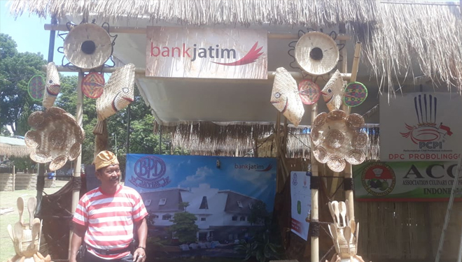 Salah satu stand Probolinggo Tempo Doeloe 2018 di alun-alun (FOTO: Istimewa)
