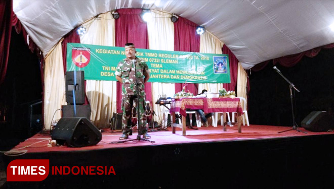 Satgas TMMD turut menghibur warga dalam malam panggung hiburan TNI dan Rakyat sebagai berakhirnya TMMD Kodim Sleman. (FOTO: AJP/TIMES lndonesia)