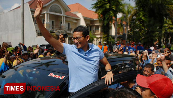 Sandiaga Uno saat disambut kedatangan di Peresmian Rumah Pemenangan Prabowo-Sandi di  Malang. (FOTO: Adhitya Hendra/TIMES Indonesia)