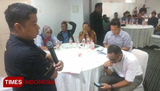 Robert Marchelino Verieza, Public Relation Assisten Manager Pertamina EP memaparkan company profile perusahaan, Kamis (6/12/2018). (FOTO: Yudi Handoyo/TIMES Indonesia)