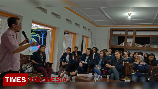 Mahasiswa FISIP UB belajar jurnalisme online di TIMES Indonesia (Foto: TIMES Indonesia)