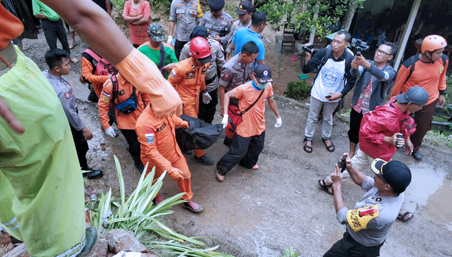4 Orang Hilang, 236 Jiwa Mengungsi Akibat Banjir dan Longsor Pacitan