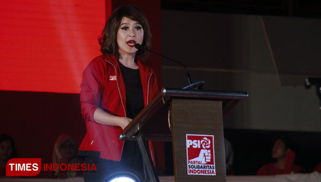 Ketua umum partai Solidaritas Indonesia (PSI), Grace Natalie saat melakukan sambutan di acara Festival 11 Surabaya, selasa,11/12/2019(FOTO: Humas For TIMES Indonesia)