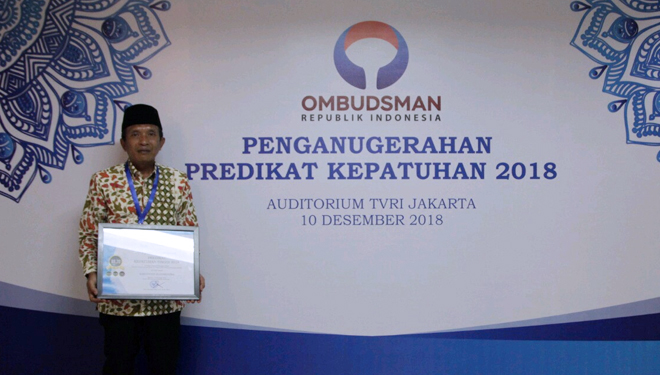 Budi Irawanto, Wakil Bupati Bojonegoro menerima predikat surve kepatuhan 2018 dari Ombudsman RI itu, di studio utama TVRI Jakarta, pada Senin (10/12/2018) kemarin.  (FOTO: Humas Pemkab Bojonegoro)