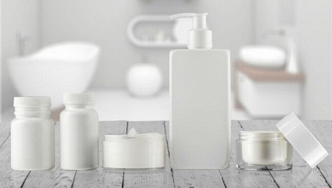 Menyimpan produk kecantikan di kamar mandi. (FOTO: Vemale.com)