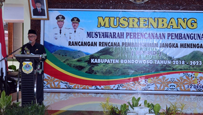 Bupati Bondowoso Drs KH Salwa Arifin dalam pembukaan Musrenbang di Pendapa Bupati (FOTO: Istimewa) 