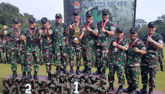 Tim Petembak TNI AD akhirnya keluar sebagai juara umum Lomba Menembak Piala Panglima 2018 di Lapangan Divisi Infanteri 1 Kostrad Cilodong. (FOTO: istimewa)