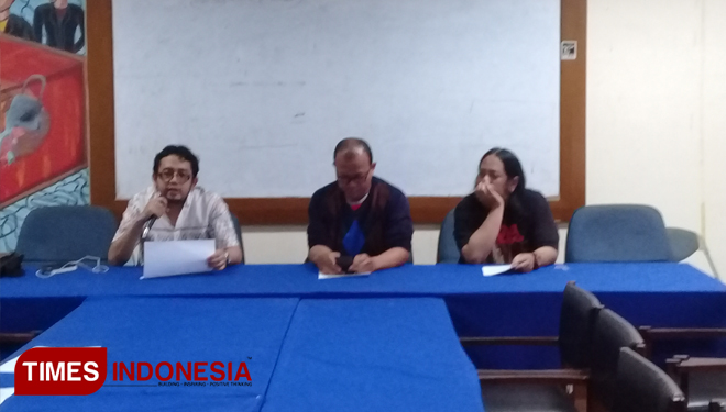 Acara jumpa pers yang diadakan oleh Koalisi Anti Mafia Sepak Bola, di kantor YLBHI, Jakarta, Jumat (14/12/2018). (FOTO: Edi Junaidi/TIMES Indonesia)
