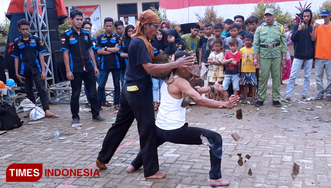 Pertunjukan Seni Tradisional Banten, Debus (FOTO: Alfi Dimyati/TIMES Indonesia)